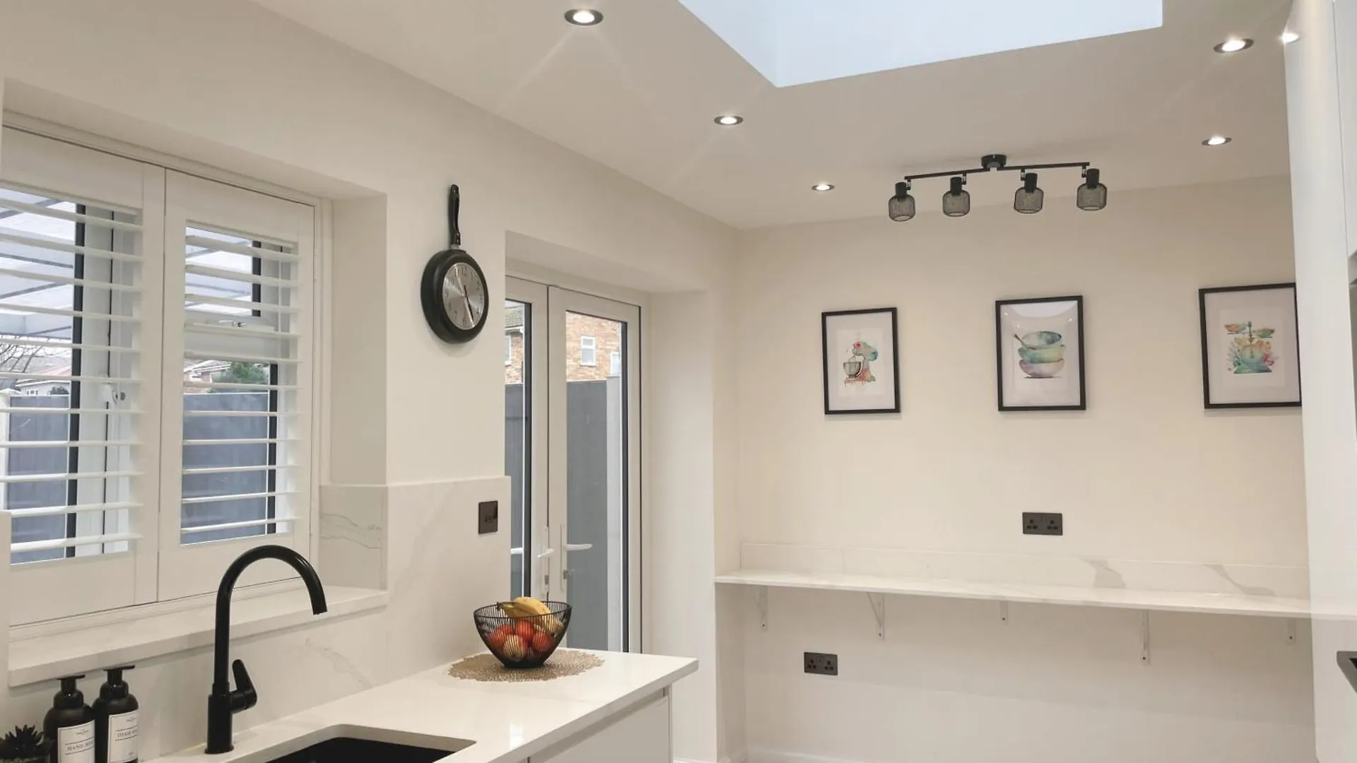 Home Near London Heathrow, Slough,Windsor,Legoland Colnbrook